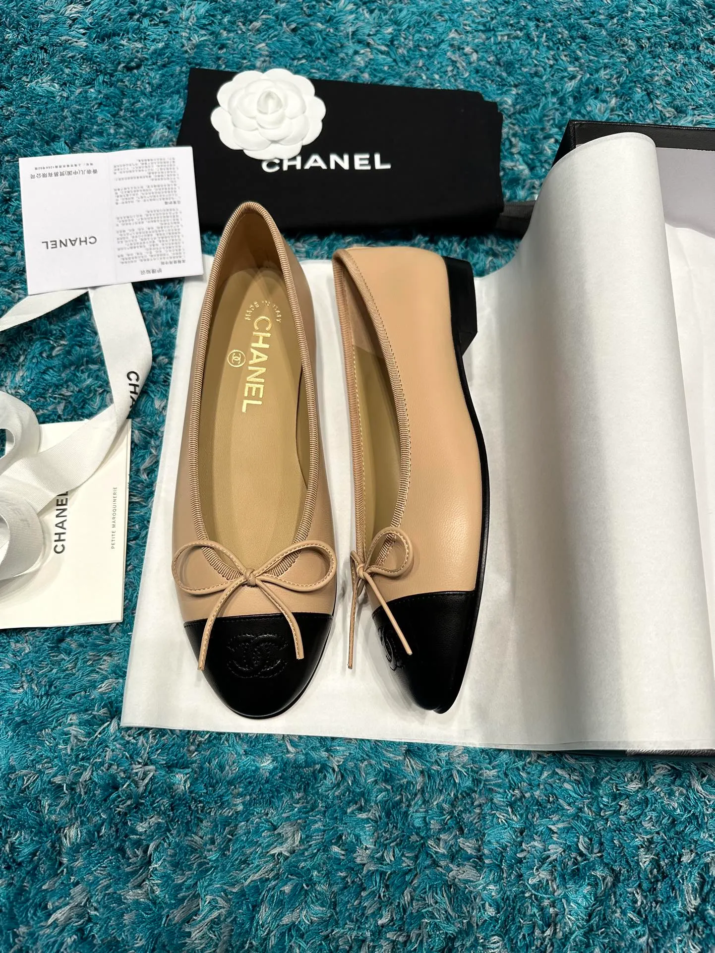 👟👟Ex-factory price 440👟👟 Women's Shoes Women's Clothing Women's Shoes Women's Clothing Women's Shoes Women's Clothing Chanel shoes that are always being upgraded ~ 2021ss top version HK overseas purchasing original cut into 1:1 Chanel Chanel classic bow round toe ballet shoes There are not many good quality, so you can really go in and out of the counter without pressure Regardless of the last shape, leather selection, or manufacturing process, they are all genuine craftsmanship and very sophisticated. ◾️Fabric: Mixed sheepskin imported from Italy ◾️Lining: Imported sheepskin (sweat-absorbent and soft) ◾️Sole: Italian special A-grade genuine leather sole (not ordinary thin sole in the market) ◾️Size: 35-39 [34 40 41 42 43 customization is not returnable]
